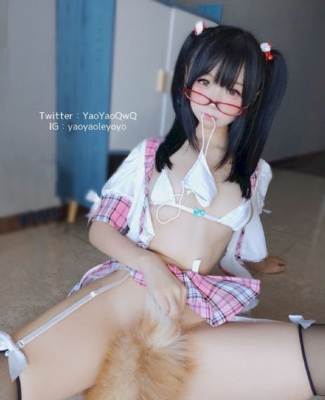 亲妺妺洗澡时伸进她的内裤里小说_超清在线观看完整版