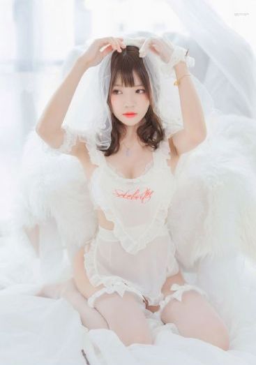 国产精品自产拍在线观蜜色月直播_JVID性感写真