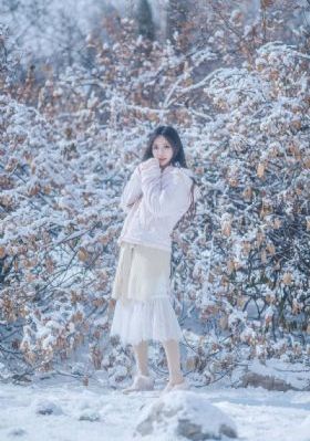 跪着伺候少爷h享受_4K高清完整版